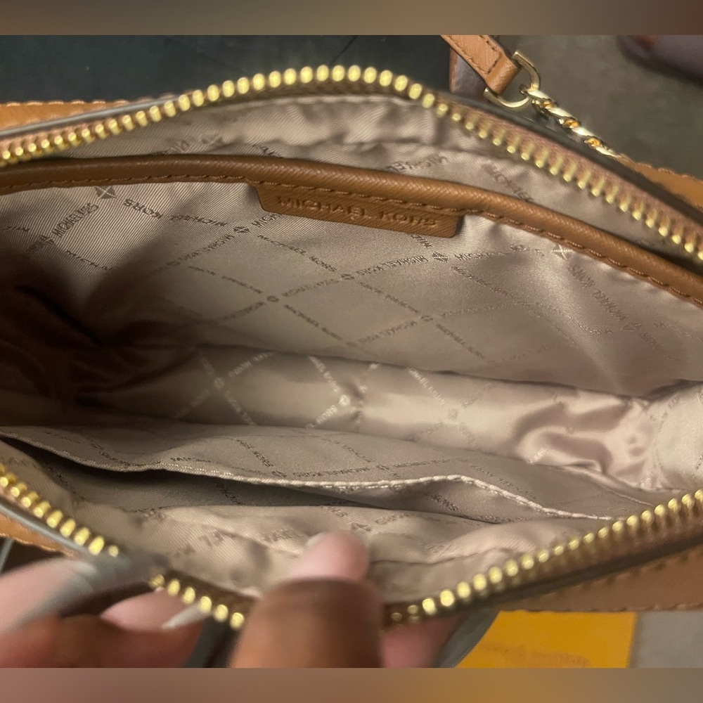 Authentic Michael Kors Crossbody - Picture 5 of 9